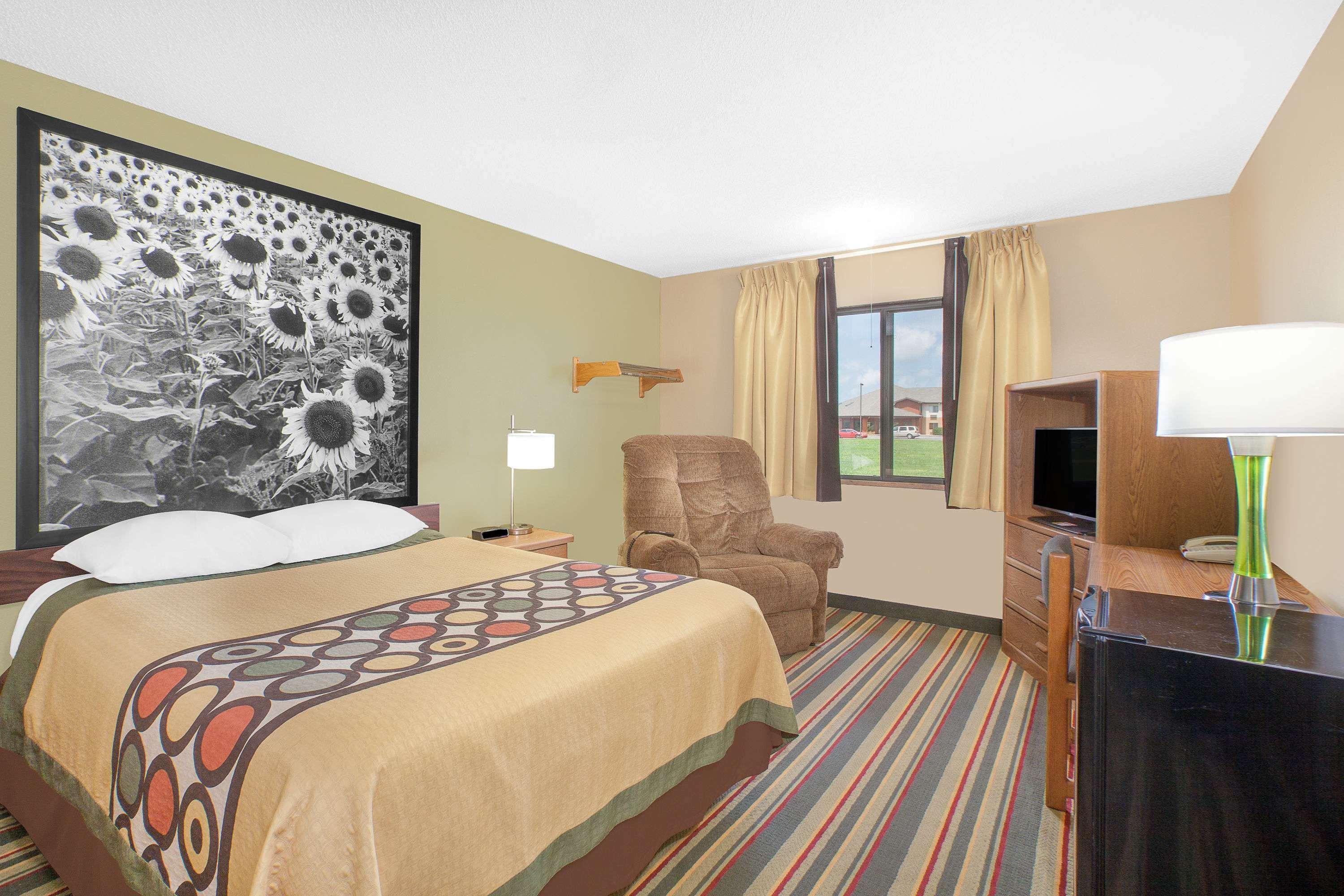 Super 8 By Wyndham Mt Pleasant Motel Mount Pleasant Exterior photo